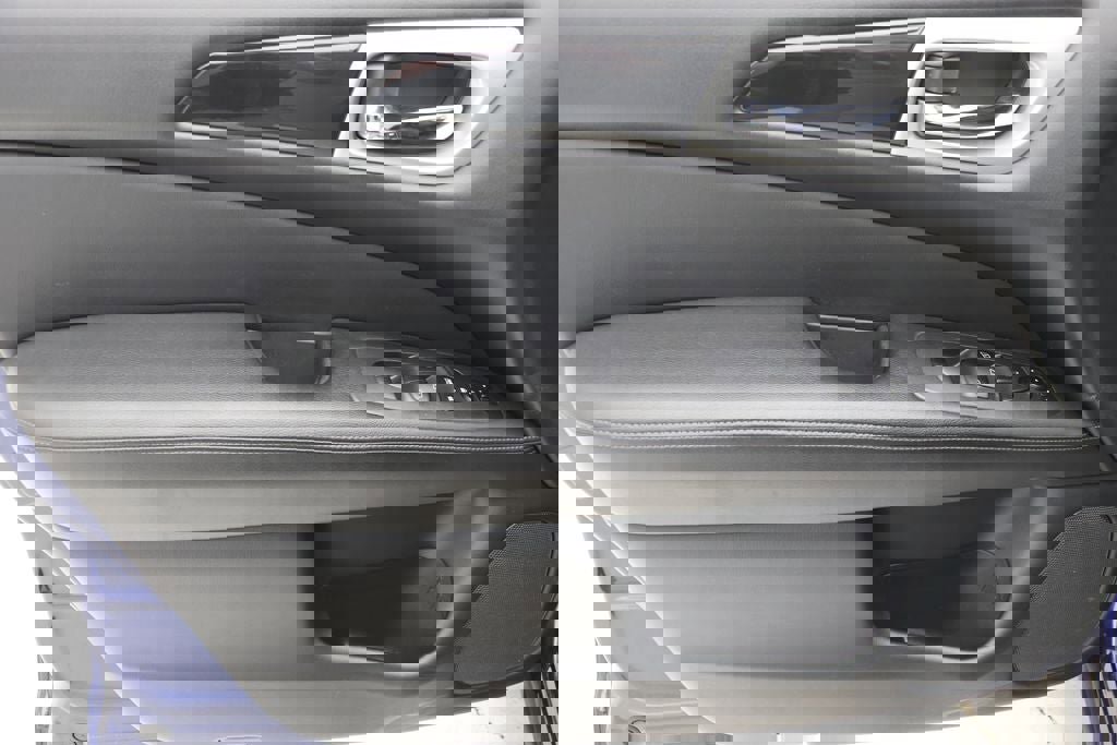 Used 2020 Nissan Pathfinder SV image 15