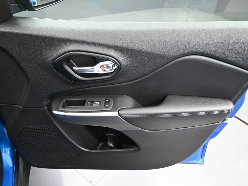 Used 2022 Jeep Cherokee Latitude Lux w/ Sun & Sound Group image 34