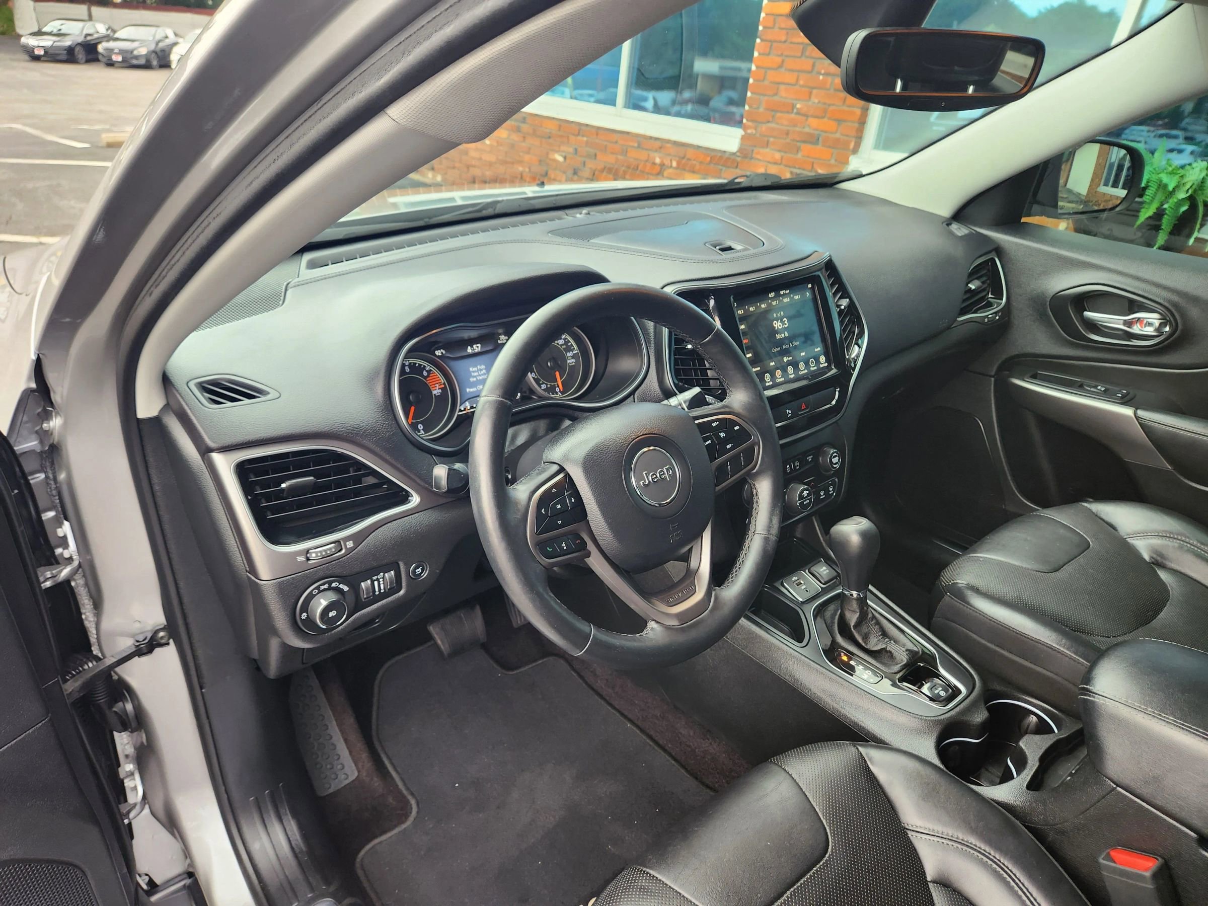 Used 2019 Jeep Cherokee Limited image 80