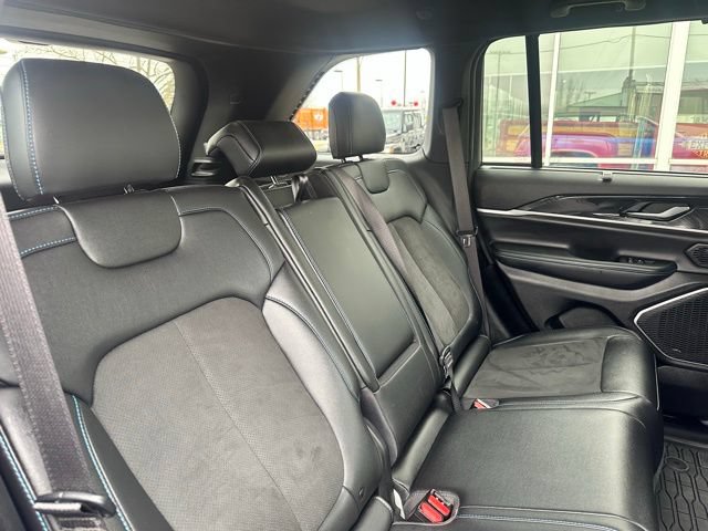 Used 2022 Jeep Grand Cherokee Trailhawk w/ Luxury Tech Group III AWD/4WD image 18
