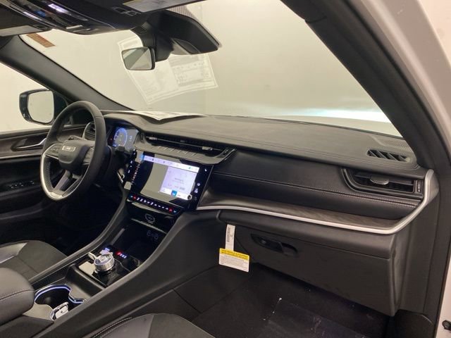 Used 2026 Jeep Grand Cherokee Laredo AWD/4WD image 23