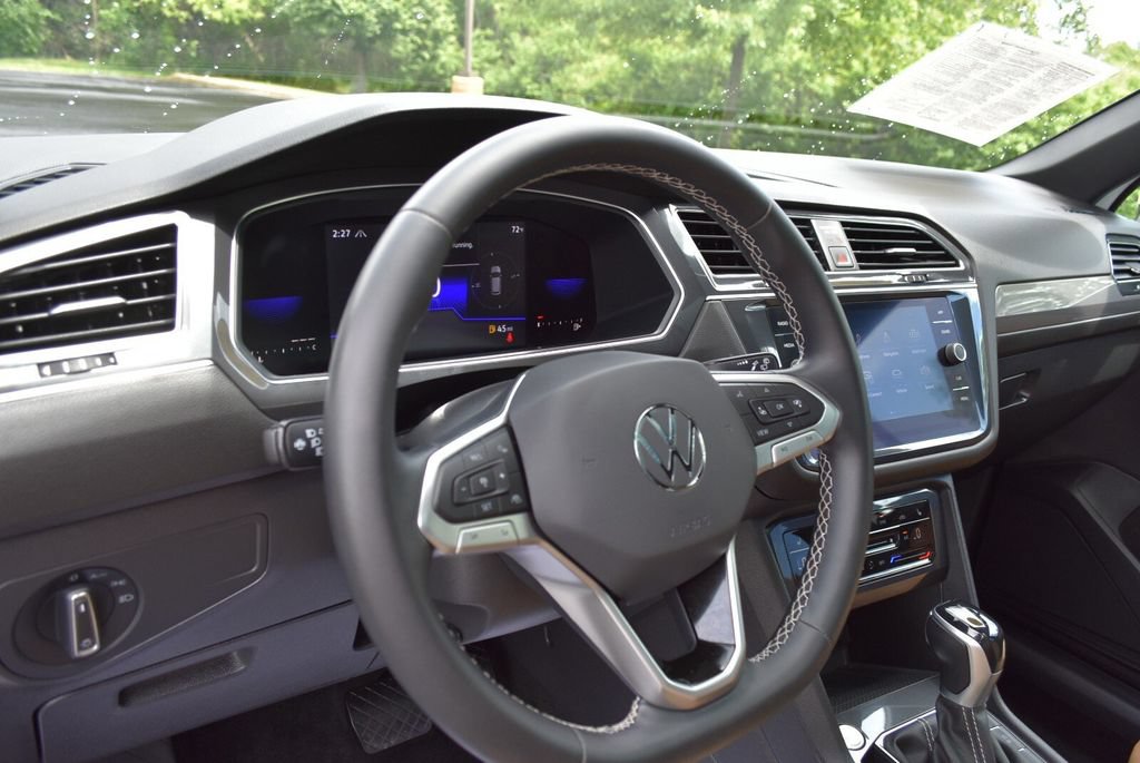 Used 2022 Volkswagen Tiguan SE AWD/4WD image 11