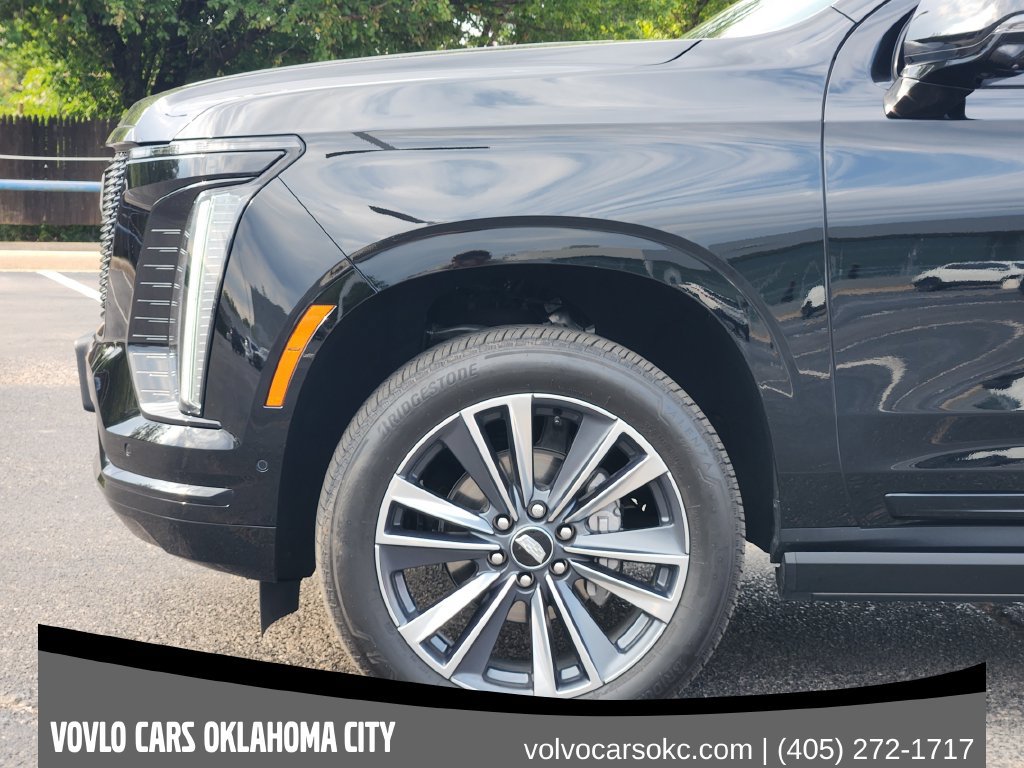 Used 2025 Cadillac Escalade ESV Sport AWD/4WD image 6