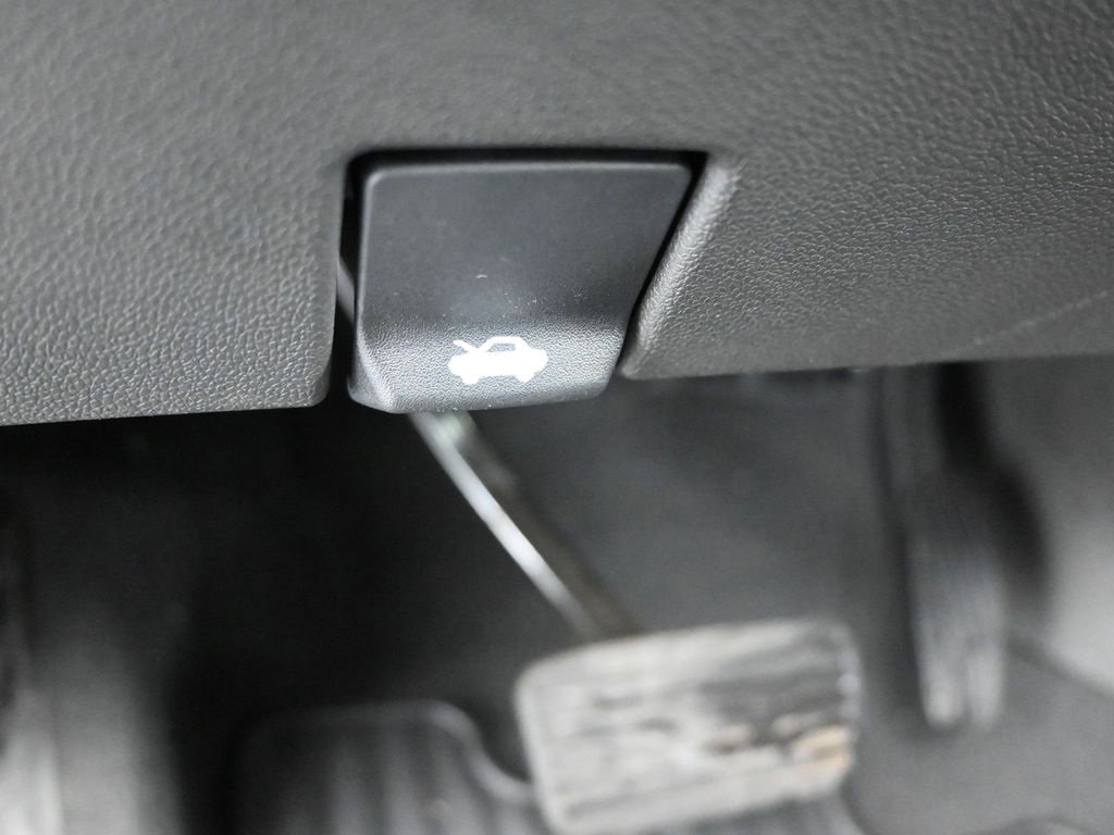 Used 2023 Chevrolet Silverado 1500 LT image 20