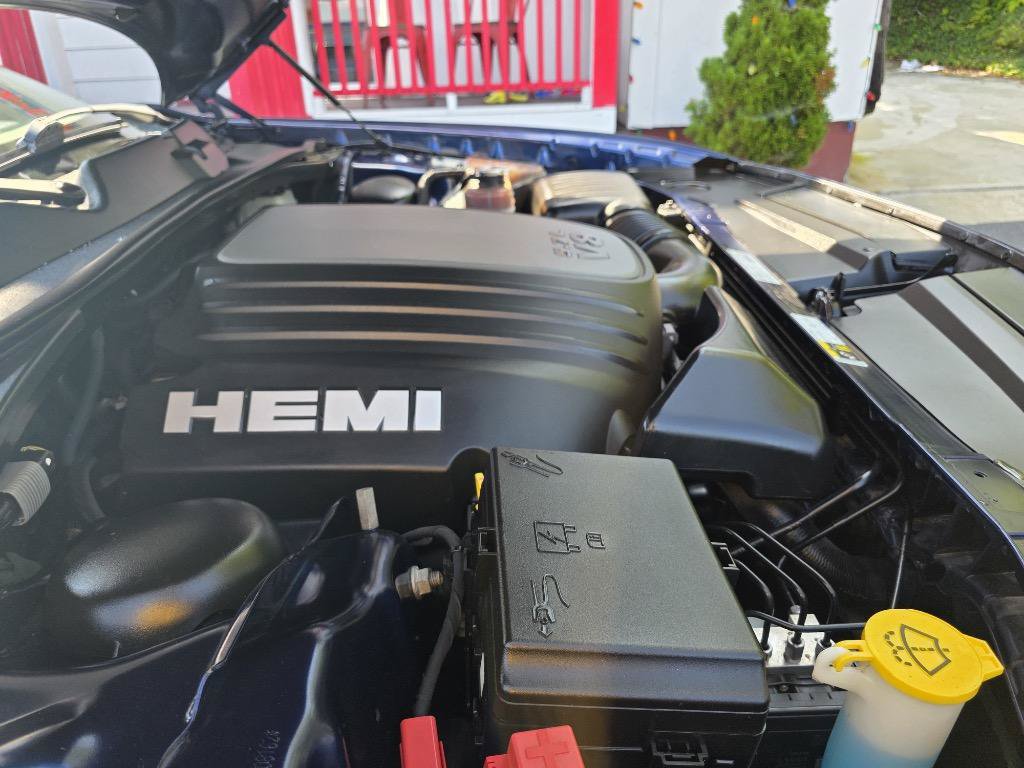 Used 2015 Dodge Challenger R/T Plus RWD image 28