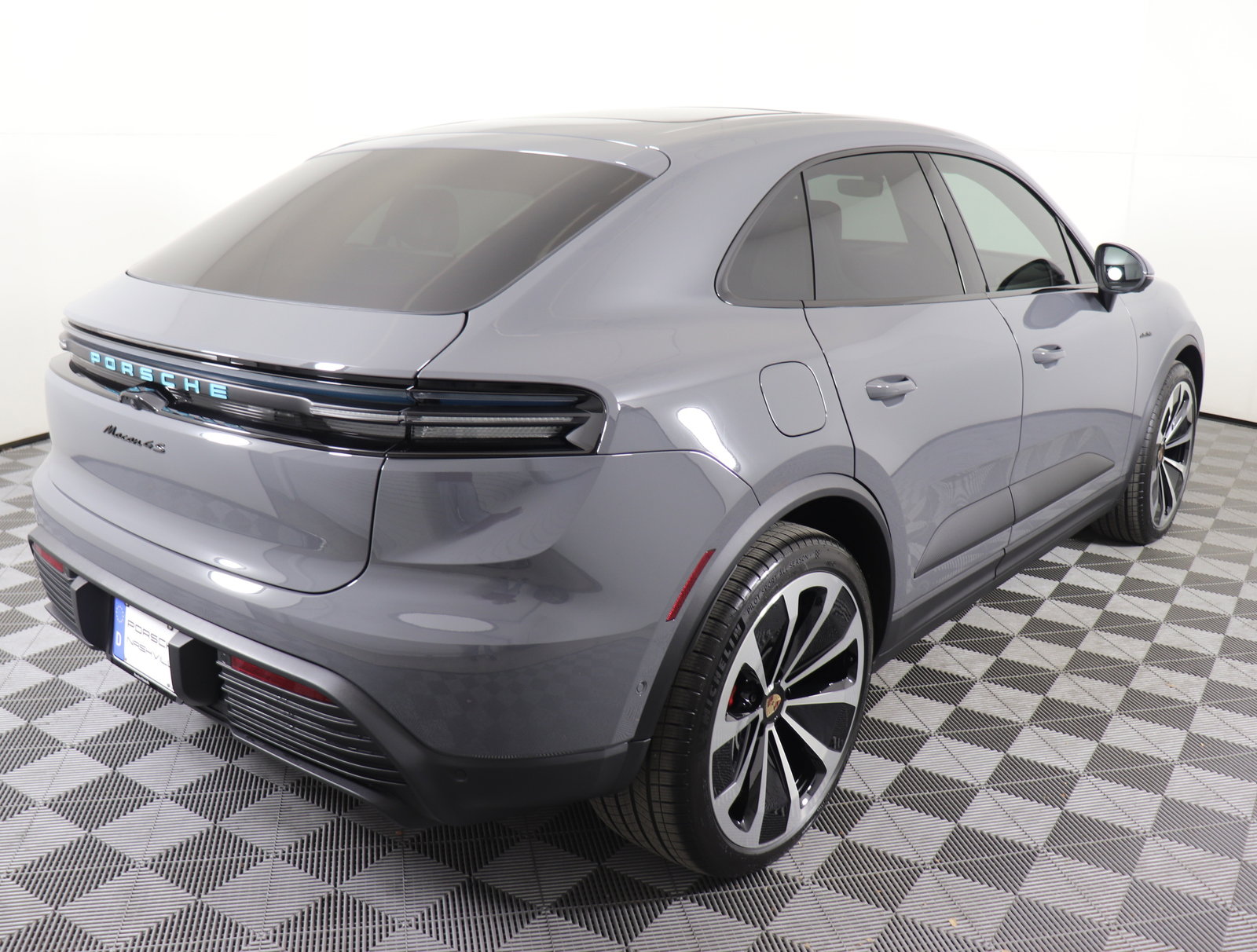 Used 2025 Porsche Macan 4S Electric image 10