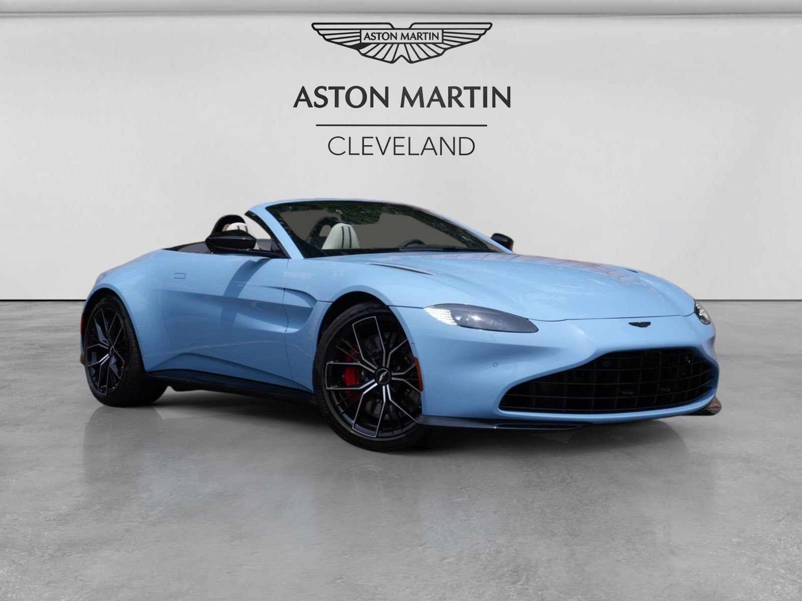 Used 2023 Aston Martin V8 Vantage Roadster RWD image 2