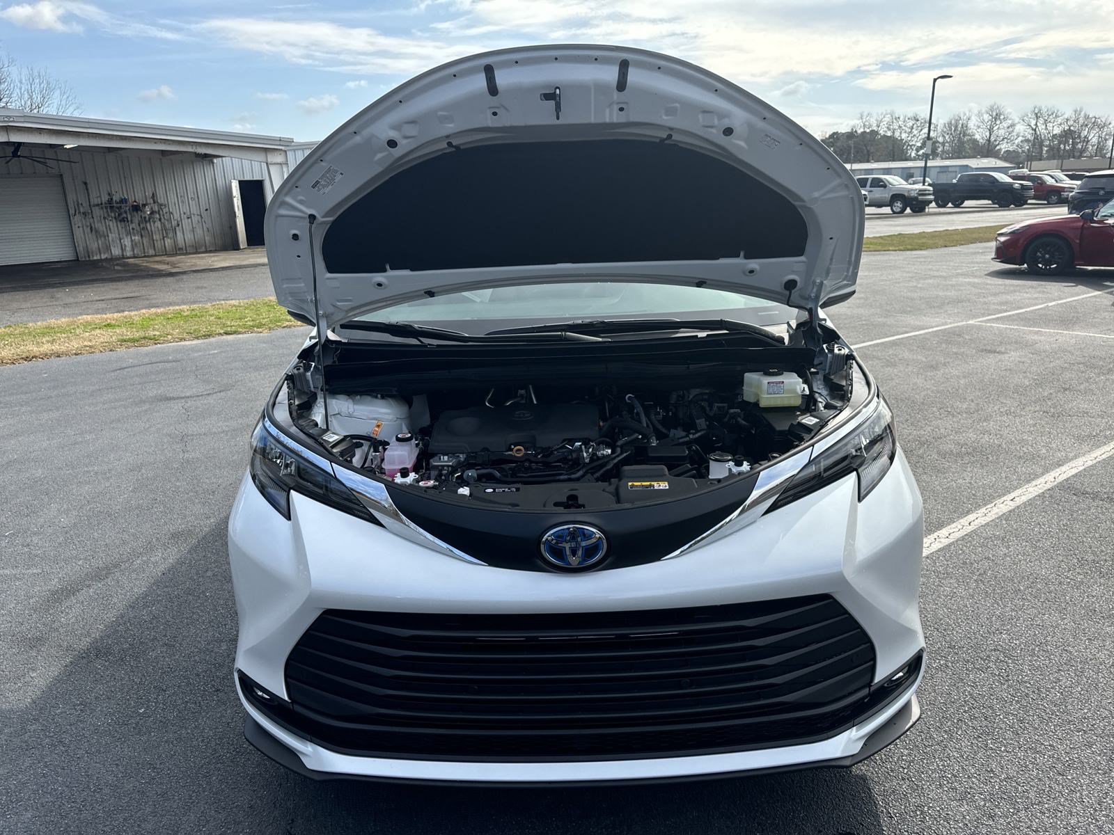 New 2025 Toyota Sienna XLE w/ XLE Plus Package FWD image 42