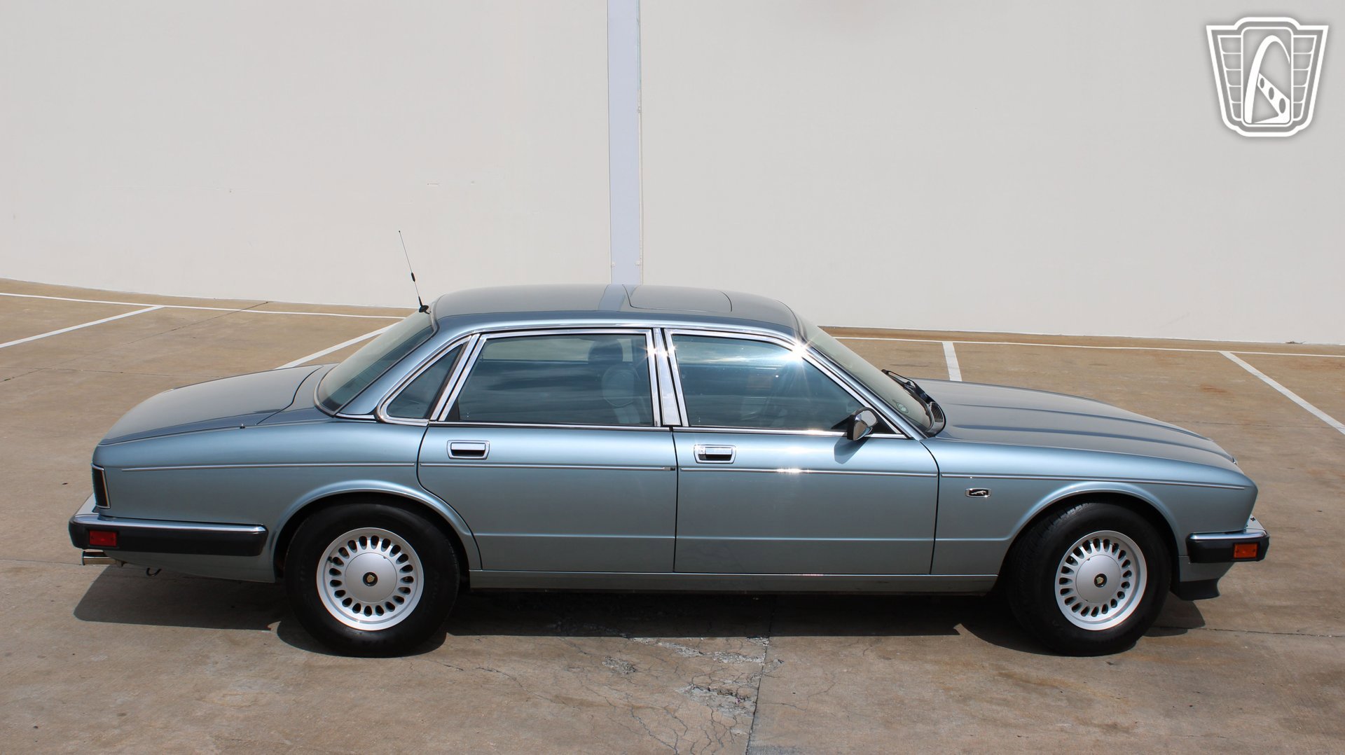 Used 1990 Jaguar XJ Vanden Plas image 18