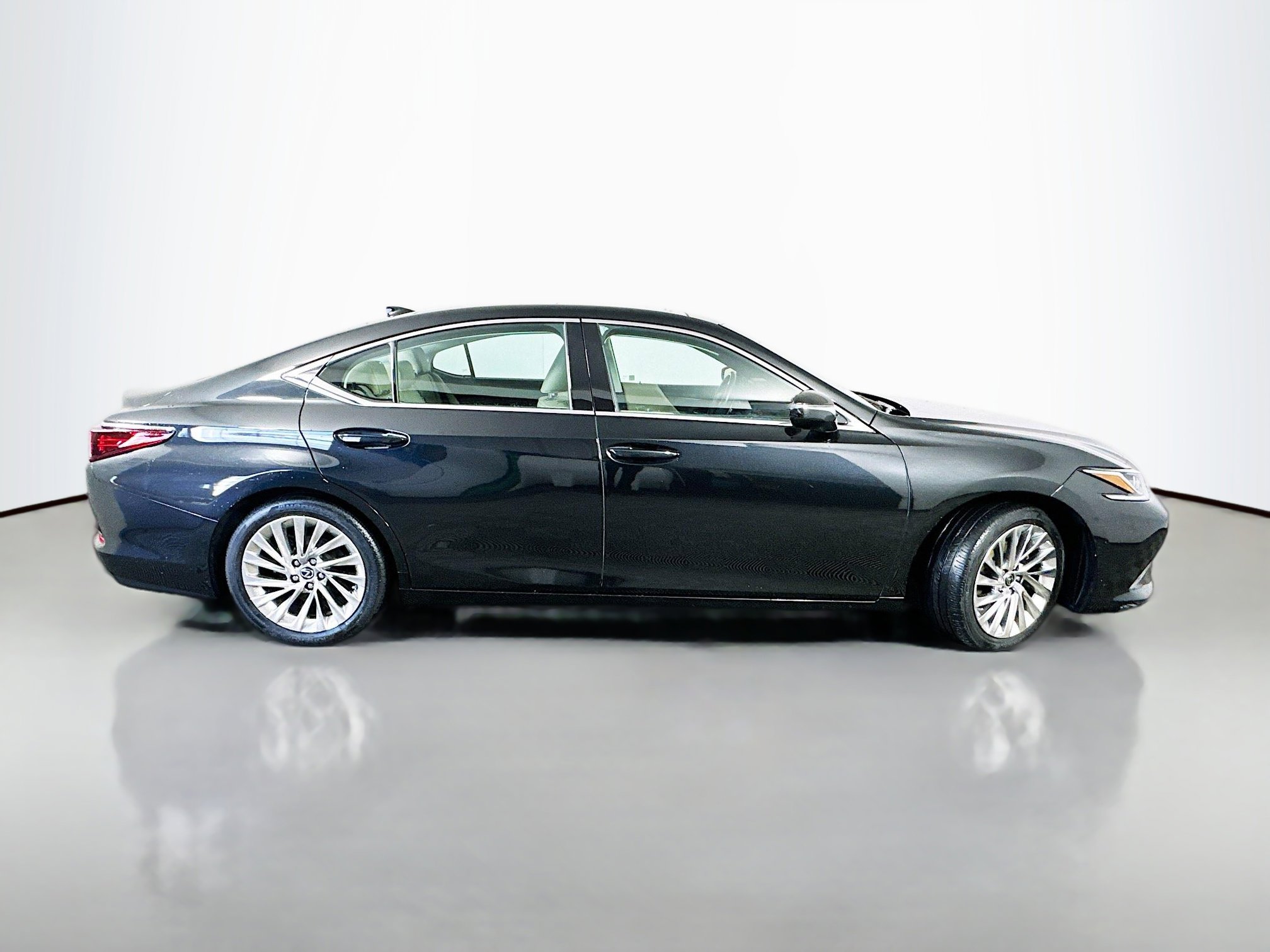 Used 2019 Lexus ES 350 Luxury w/ Accessory Package 2 image 8