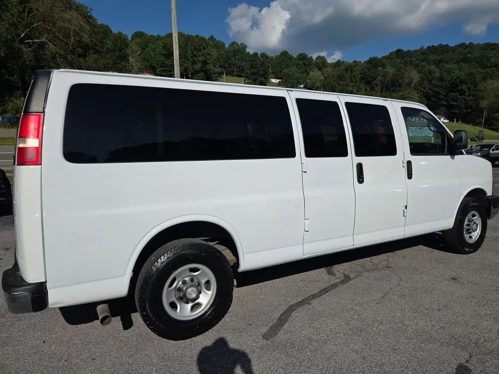 Used 2010 Chevrolet Express 3500 LT w/ LT Preferred Equipment Group RWD image 5