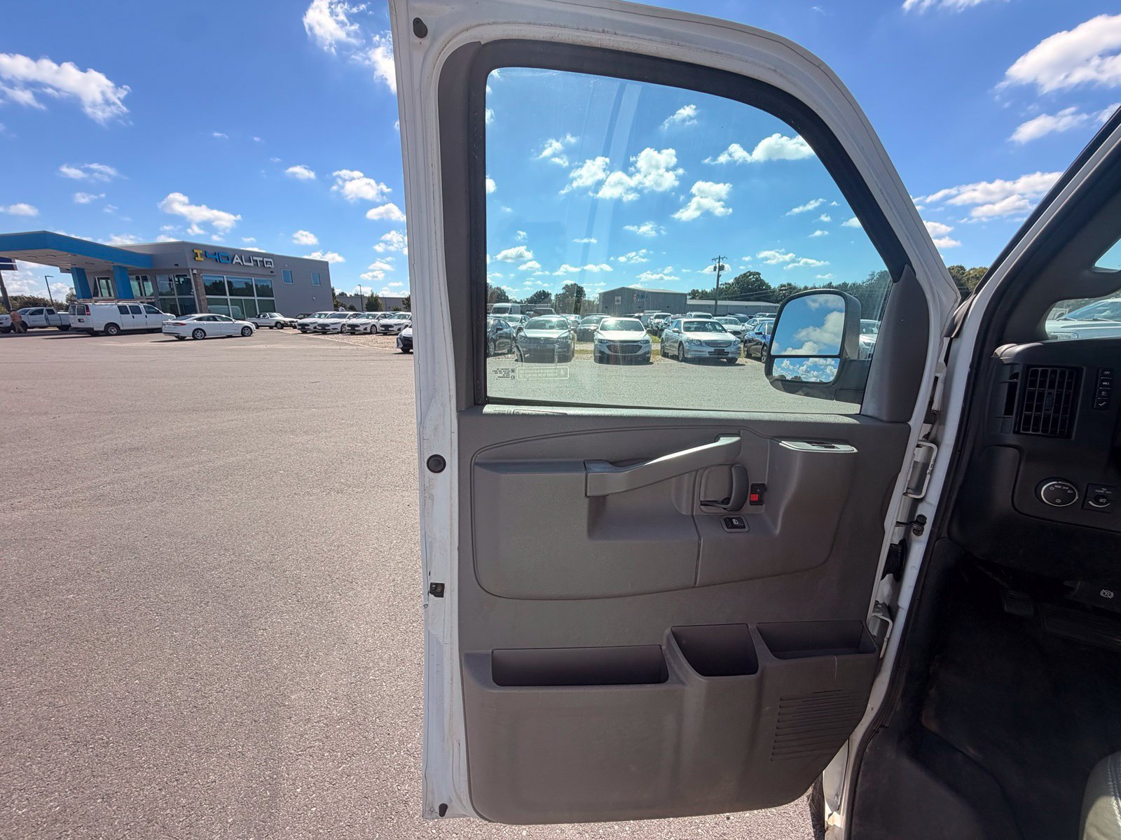 Used 2016 Chevrolet Express 2500 RWD image 16