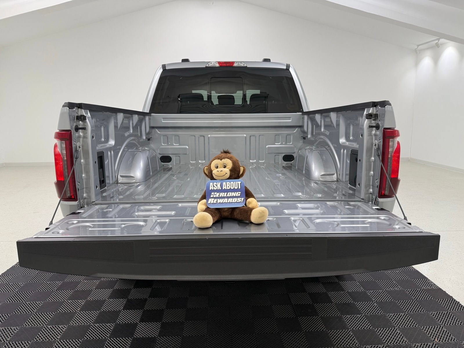 Used 2025 Ford F150 XLT w/ Equipment Group 302A MID AWD/4WD image 9