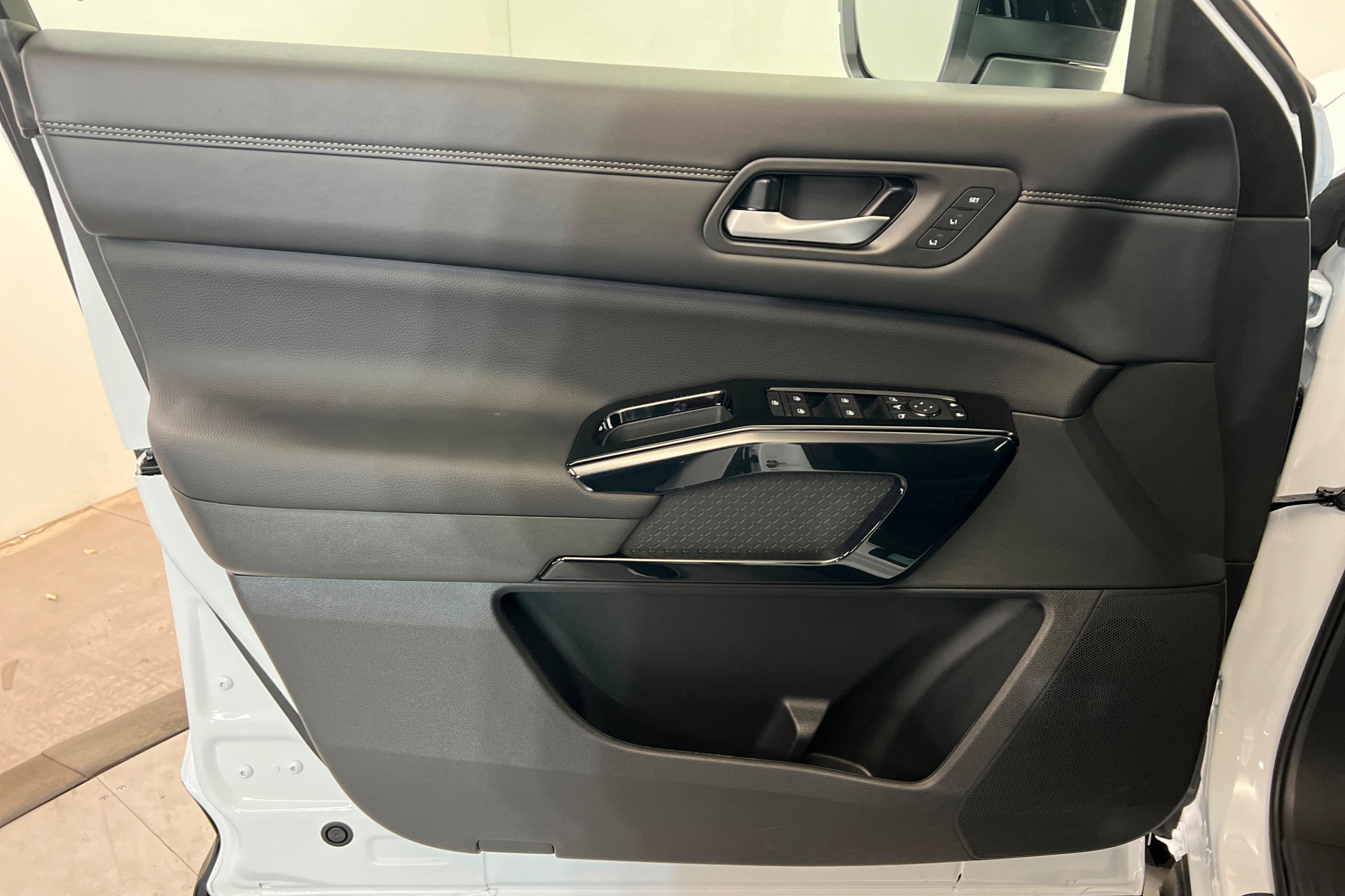 New 2026 Nissan Pathfinder Platinum image 14