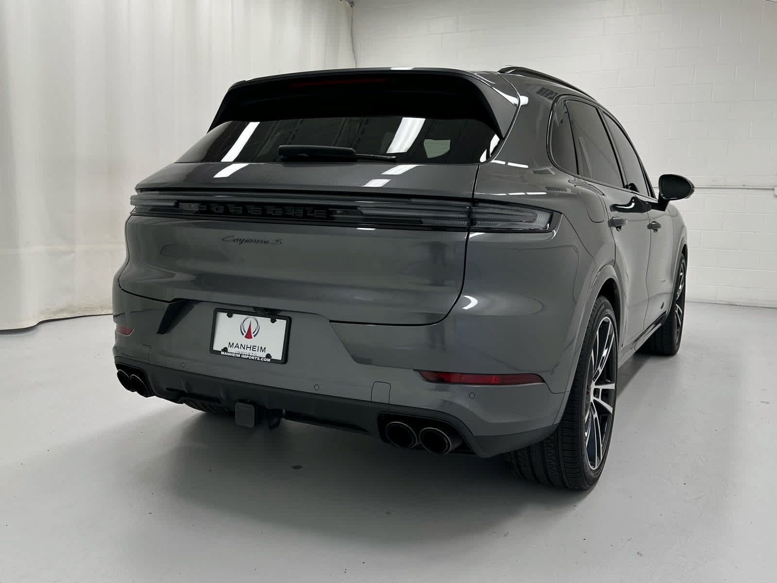 Used 2025 Porsche Cayenne S AWD/4WD image 6
