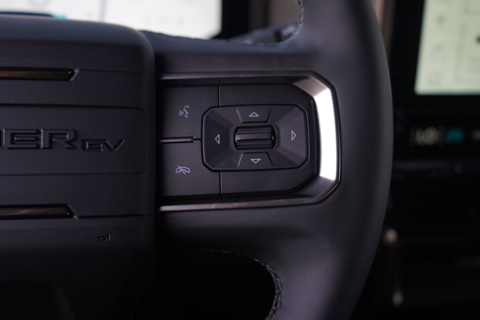 New 2025 GMC Hummer EV 2X w/ LPO, Dark Essentials Package image 17