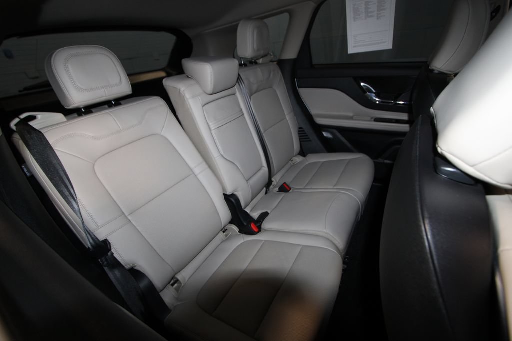 Used 2025 Lincoln Corsair AWD w/ Equipment Group 101A image 23