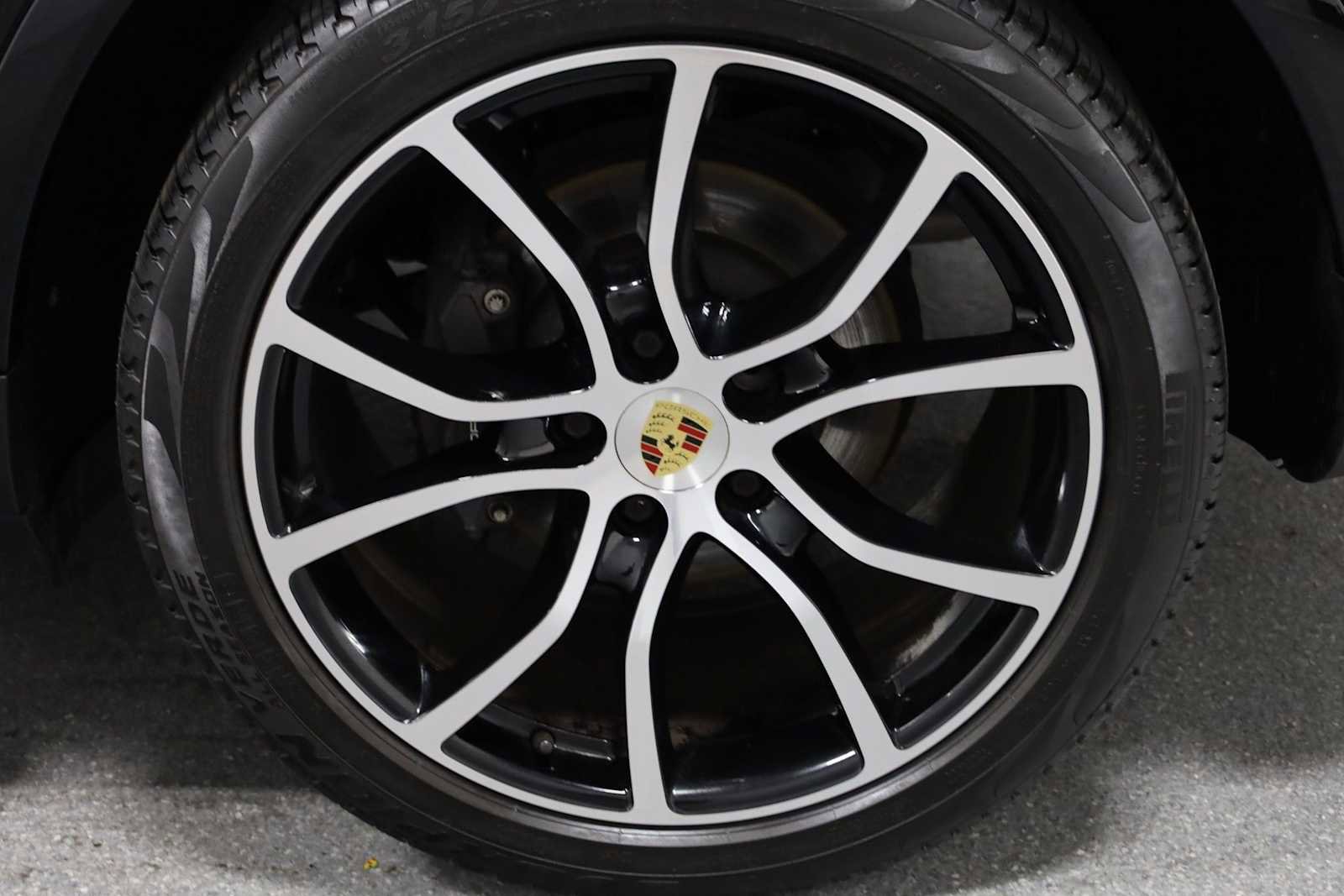 Used 2022 Porsche Cayenne image 38