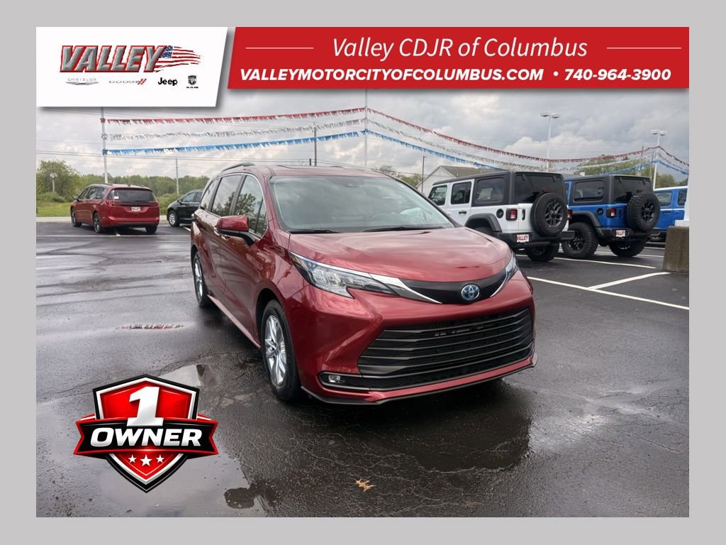 Used 2025 Toyota Sienna XLE w/ XLE Plus Package AWD/4WD image 1