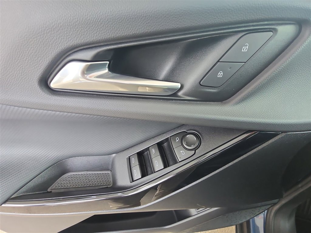 Used 2026 Chevrolet Equinox LT w/ Convenience Package II image 22