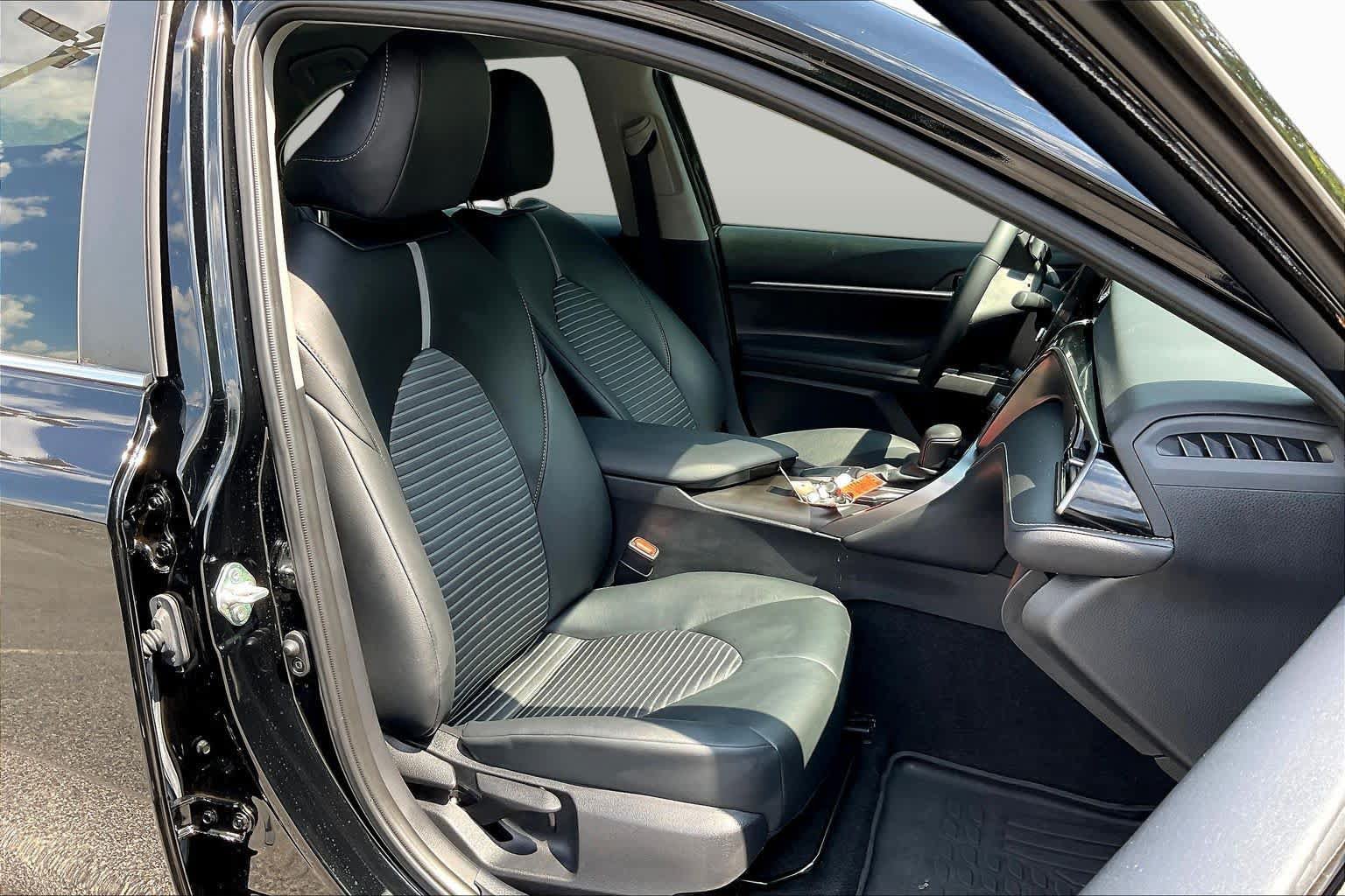 Used 2024 Toyota Camry SE w/ Convenience Package FWD image 9