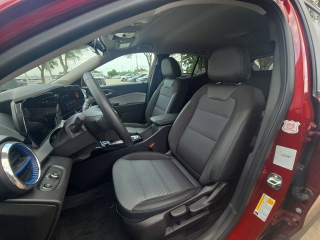 Used 2025 Chevrolet Trax LT w/ LT Convenience Package FWD image 14