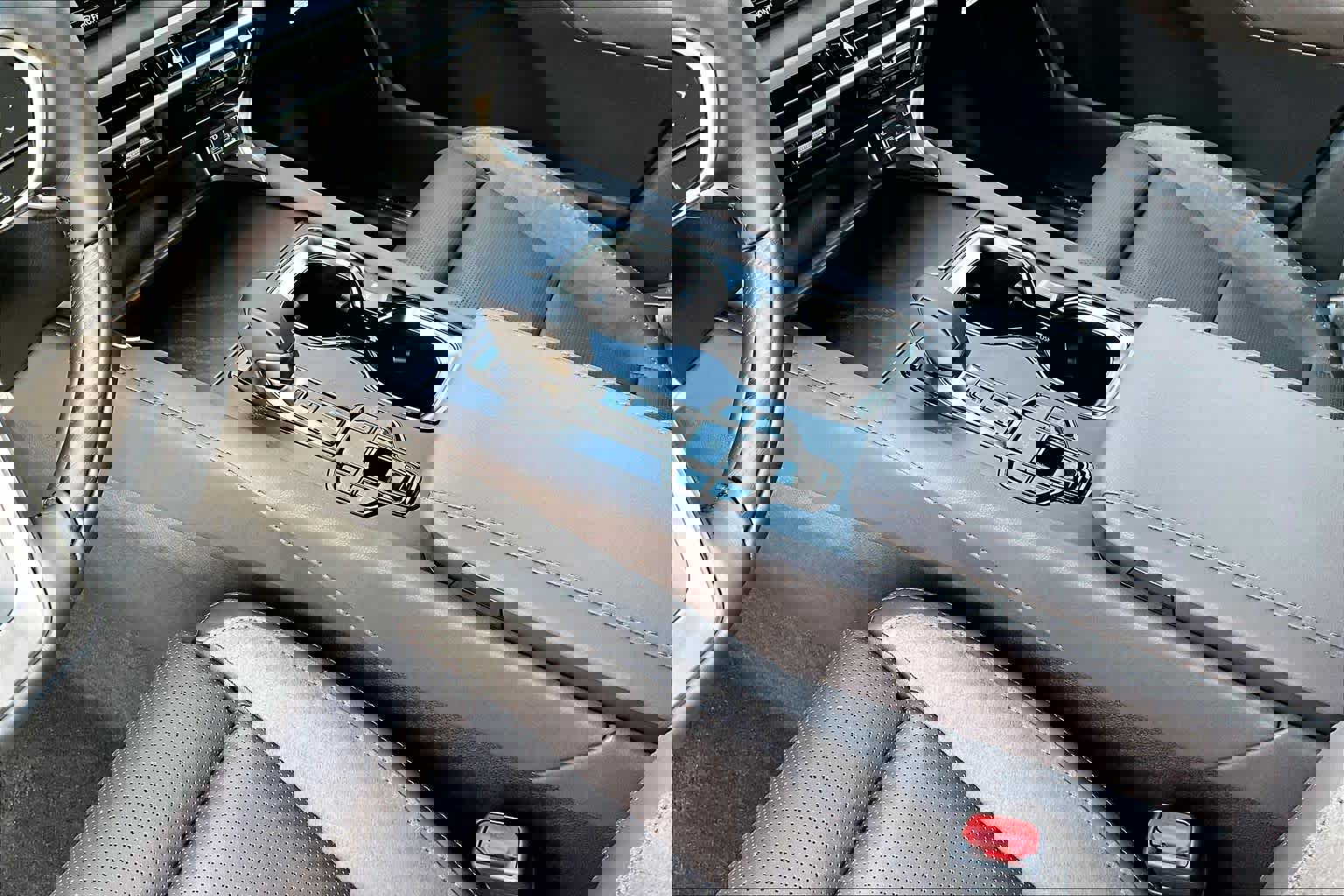 Used 2026 Lexus RX 450h Luxury w/ Convenience Package image 7