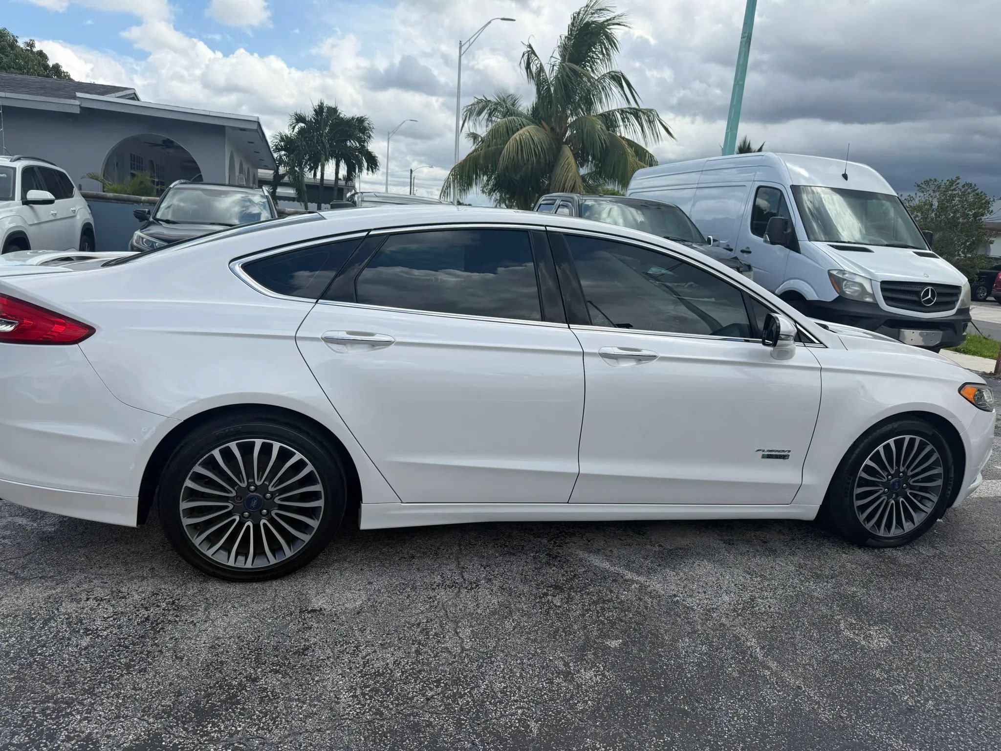 Used 2017 Ford Fusion Energi Titanium FWD image 6