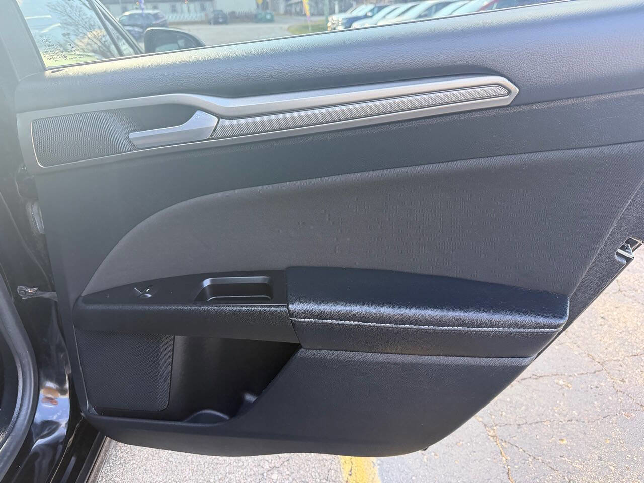 Used 2017 Ford Fusion SE image 15