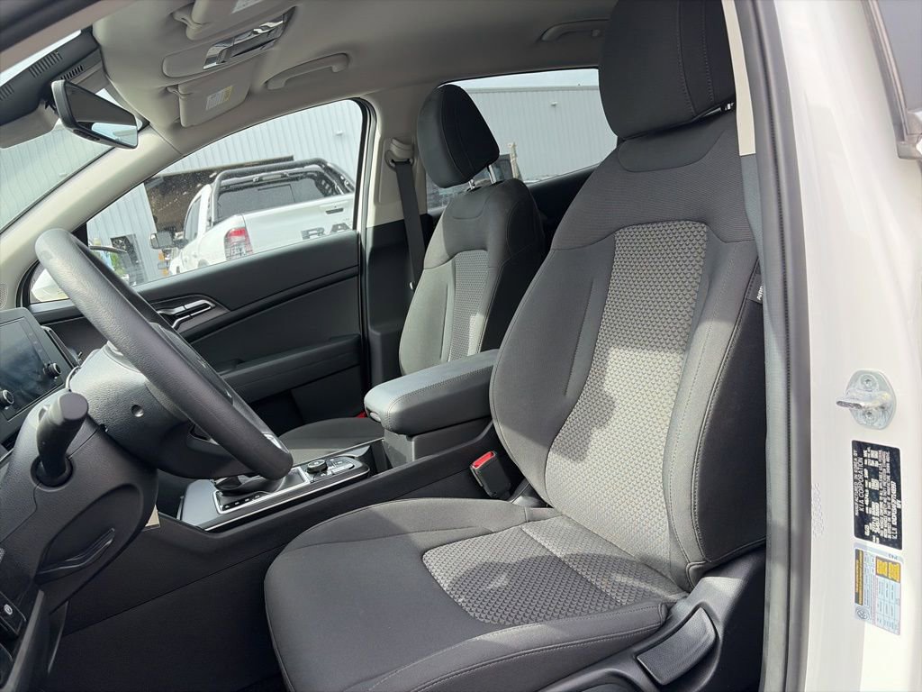 Used 2023 Kia Sportage LX image 12