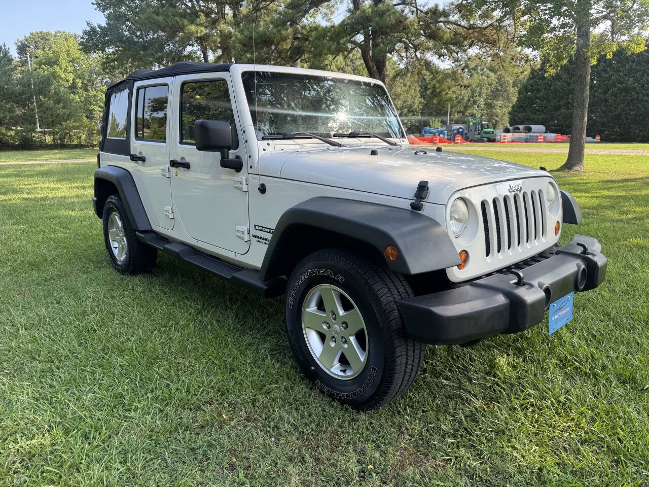 Used 2010 Jeep Wrangler Unlimited Sport AWD/4WD image 2