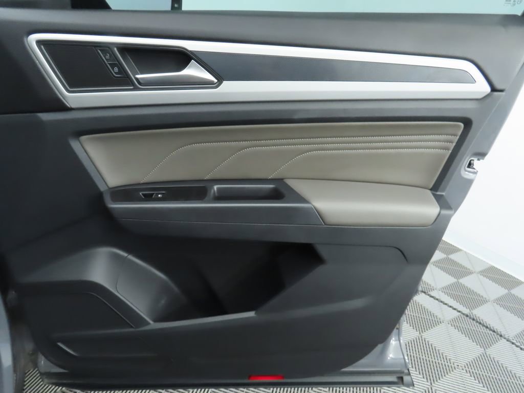 Used 2021 Volkswagen Atlas Cross Sport SE w/ Panoramic Sunroof Package image 25