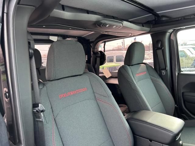 New 2025 Jeep Wrangler Rubicon AWD/4WD image 30