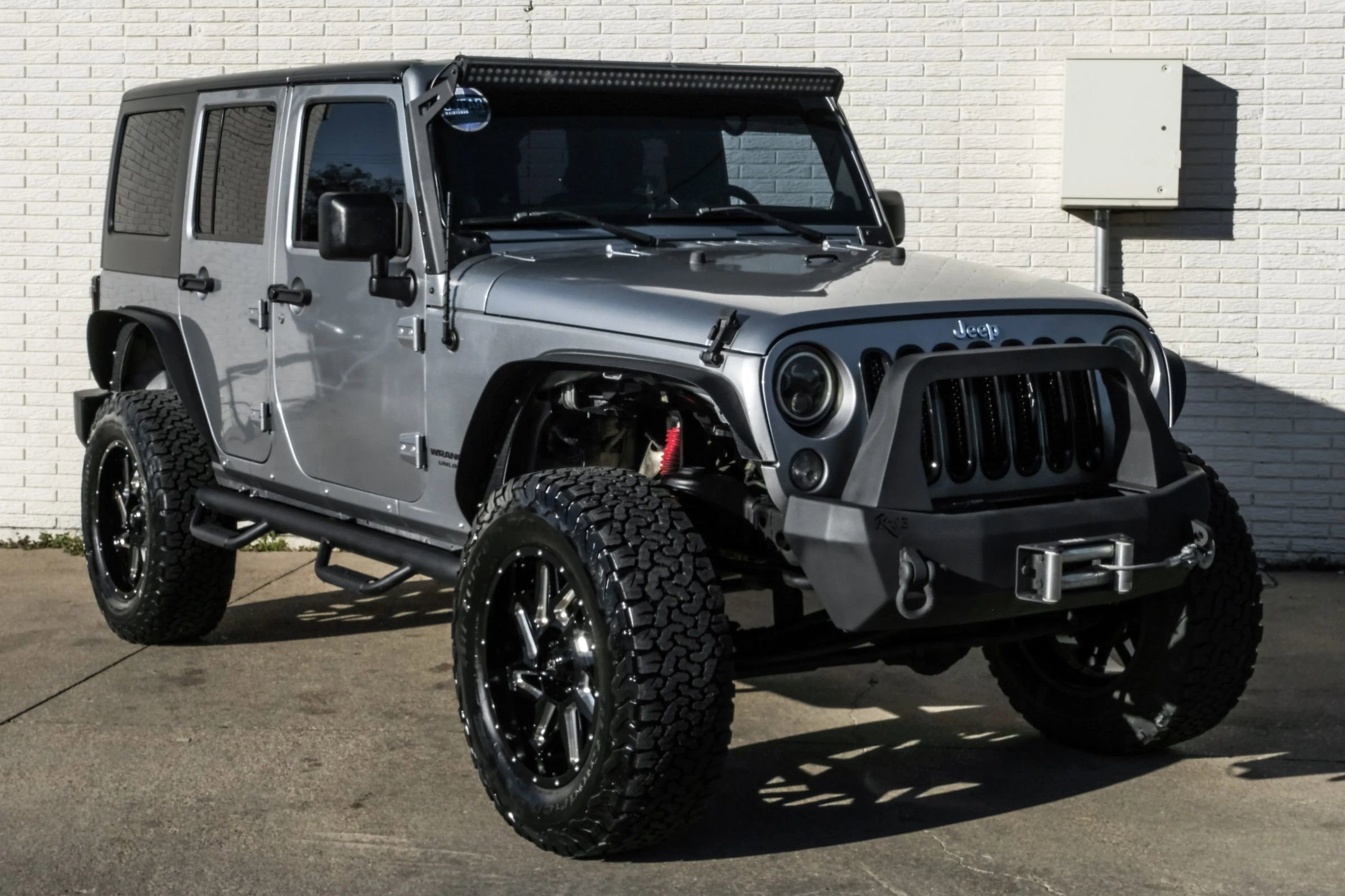 Used 2014 Jeep Wrangler Unlimited Rubicon w/ Max Tow Package image 5