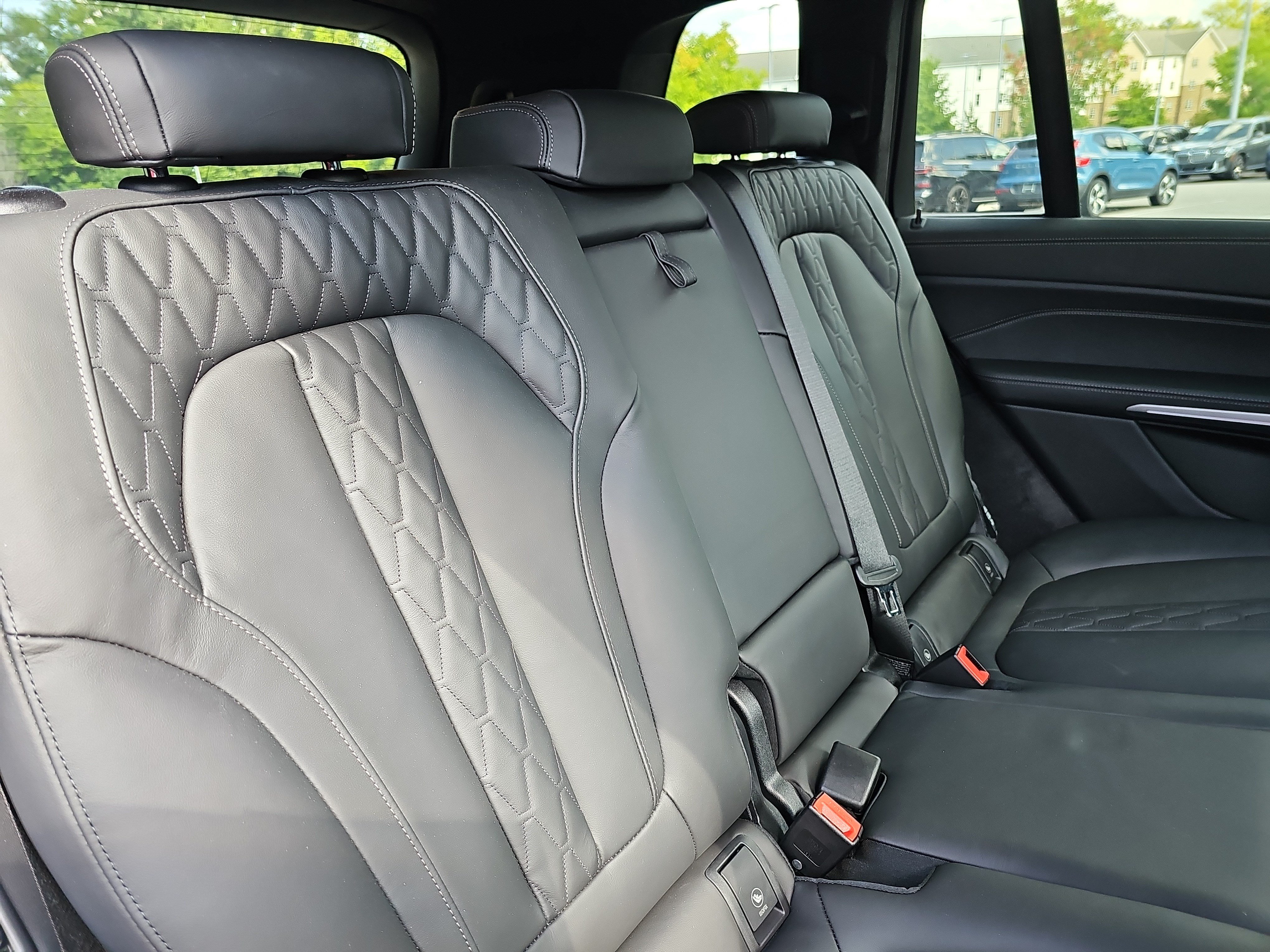 Certified 2025 BMW X7 M60i w/ Executive Package AWD/4WD image 13