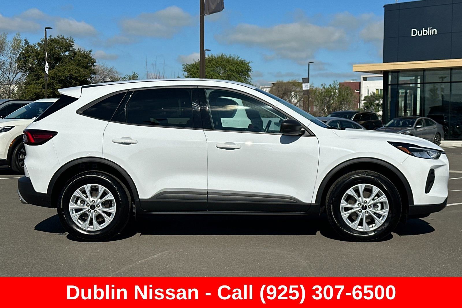 Used 2025 Ford Escape Active w/ Tech Pack #1 AWD/4WD image 3