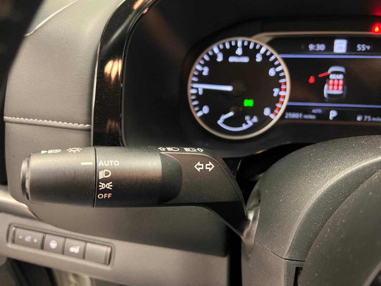 Used 2025 Nissan Pathfinder SL image 40