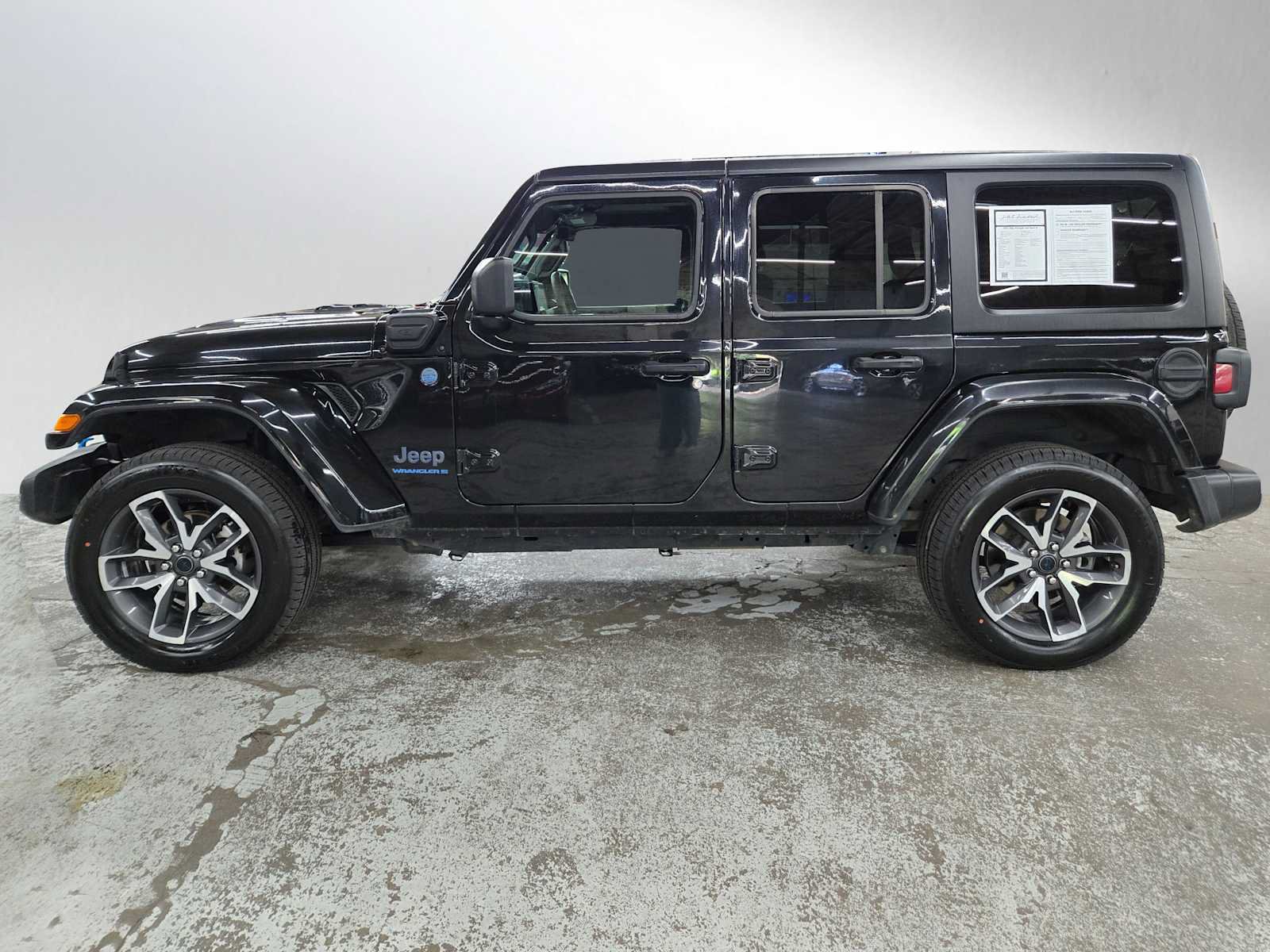 Used 2024 Jeep Wrangler Unlimited AWD/4WD image 6