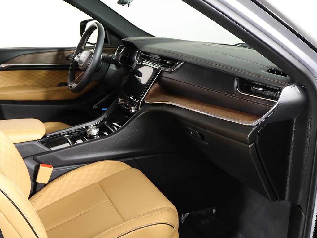 Used 2024 Jeep Grand Cherokee L Summit w/ Advanced Protech Group IV image 31