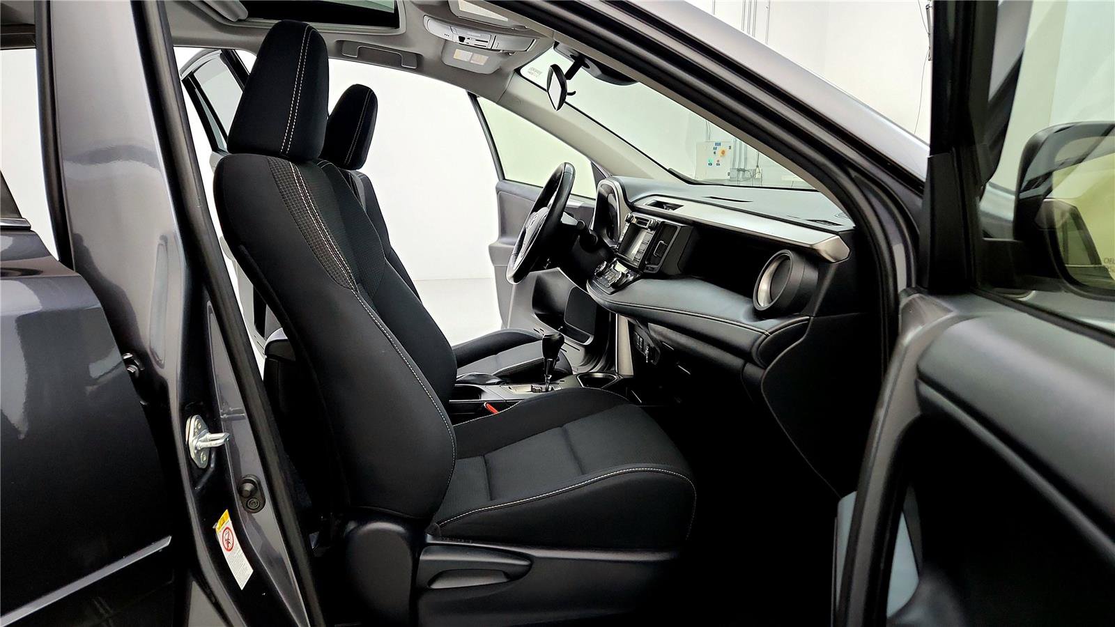 Certified 2018 Toyota RAV4 XLE w/ Carpet Mat Package image 17