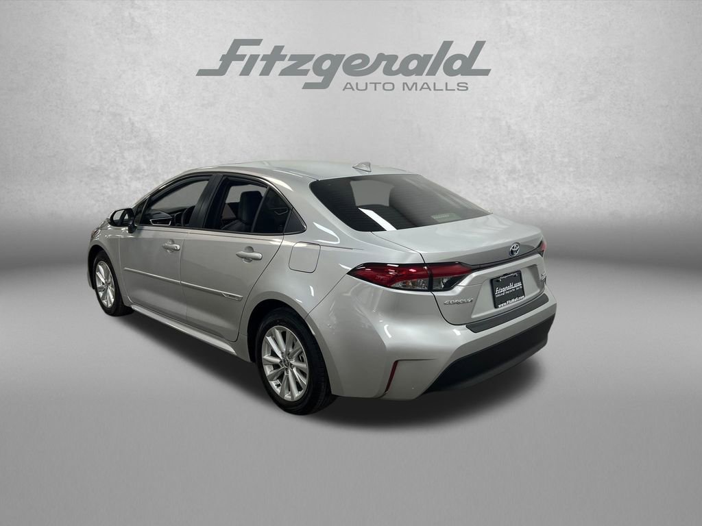 Used 2024 Toyota Corolla XLE FWD image 3