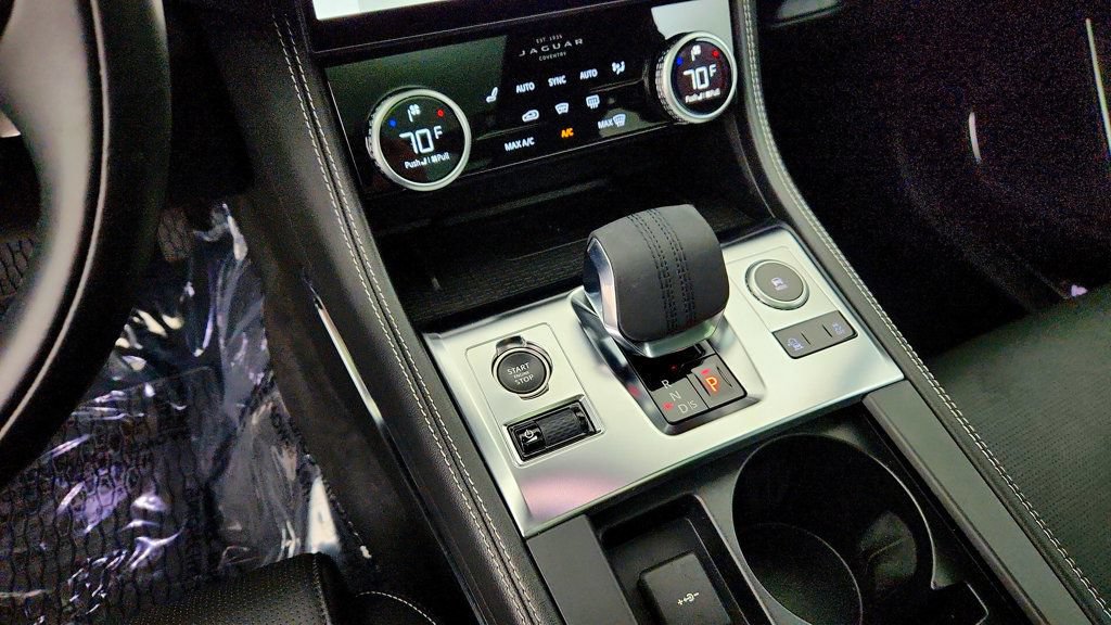 Used 2025 Jaguar F-PACE R-Dynamic S AWD/4WD image 17