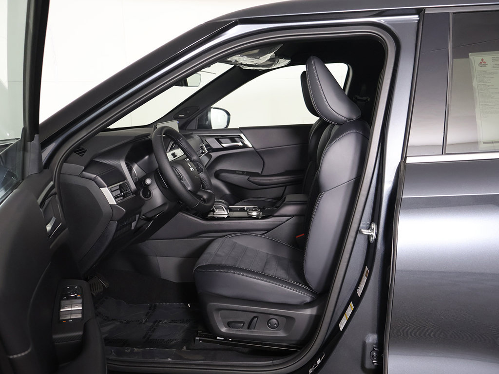 New 2026 Mitsubishi Outlander LE AWD/4WD image 28