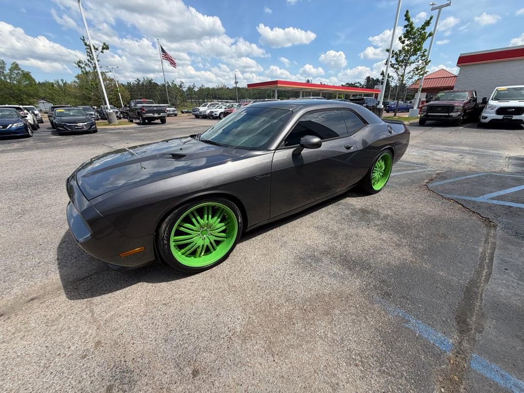 Used 2014 Dodge Challenger SXT RWD image 3