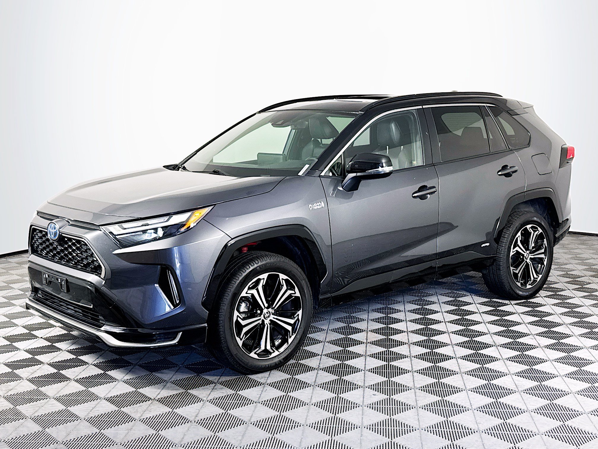 Used 2024 Toyota RAV4 XSE AWD/4WD image 4
