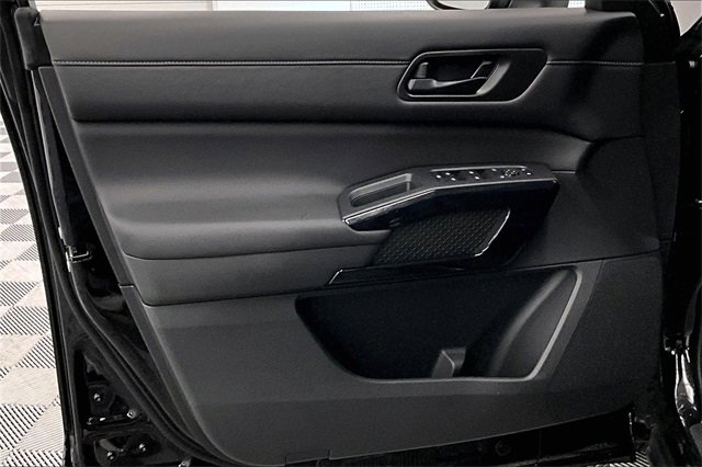 New 2025 Nissan Pathfinder S image 30