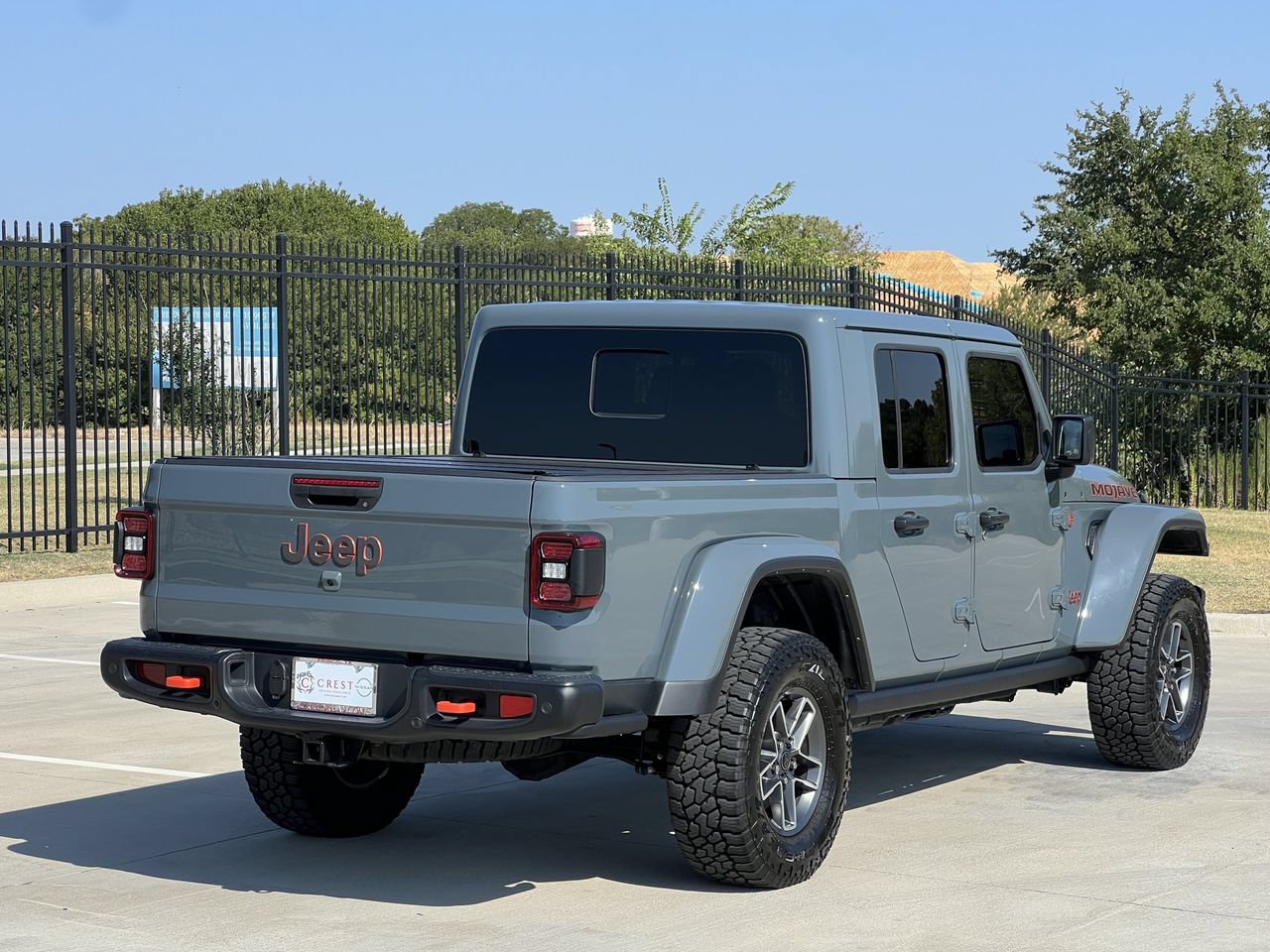 Used 2025 Jeep Gladiator Mojave AWD/4WD image 4