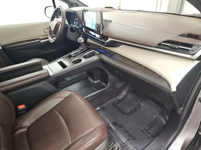 Used 2023 Toyota Sienna Platinum image 40