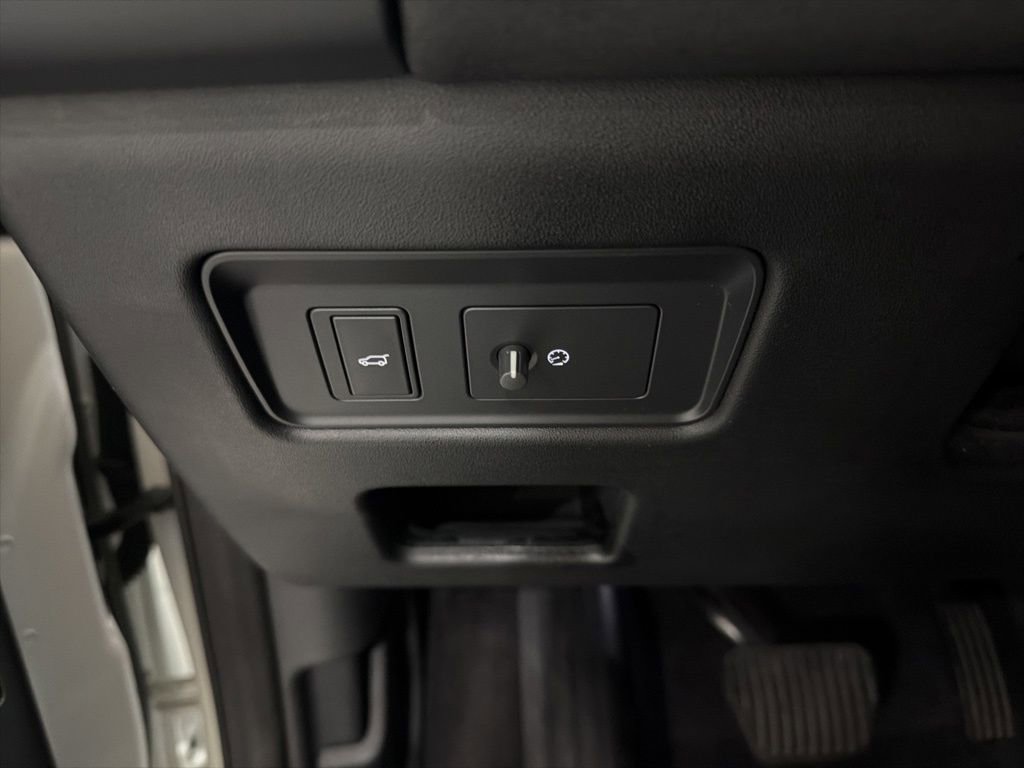 Used 2021 Land Rover Discovery S image 16