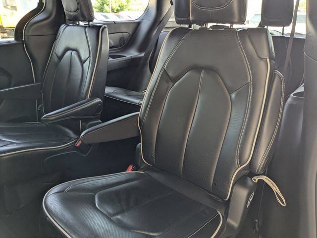 Used 2025 Chrysler Pacifica Limited FWD image 27